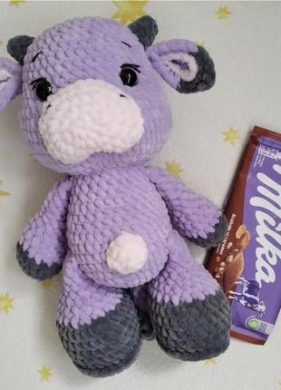 Коровка мелкая игрушка из плюшевой пряжи вязаная крючком