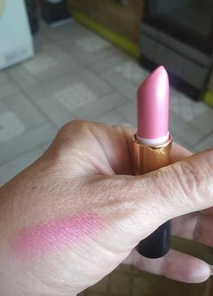 Помада revlon ярко розовая с перламутром тон 450