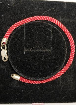 Браслет красная нить предохраняет серебро шелк.