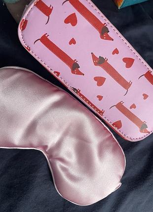 Яскрааа брендова косметичка wurst hund / dackel waschbeutel ~ fenella smith ~ lolipop geschenk. nagelneu. finella smith  з повʼязкою на очі для сну