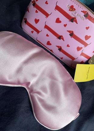 Яскрааа брендова косметичка wurst hund / dackel waschbeutel ~ fenella smith ~ lolipop geschenk. nagelneu. finella smith  з повʼязкою на очі для сну