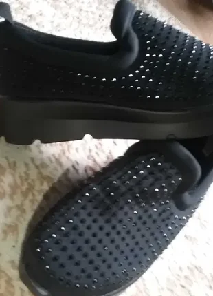 Кросівки-сліпони на танкетці зі стразами чорні 38р, устілка 24 см