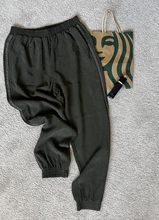 Оливковые брюки, джоггеры со стразами zara