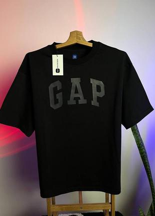 Черная футболка gap yzy balenciaga