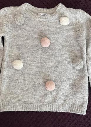 Вʼязаний светр з помпонами дівчинка