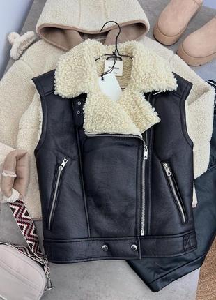 Теплая жилетка от pull & bear