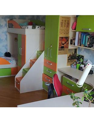 Унікальний комплект дитячих меблів на замовлення в ідеальному стані!