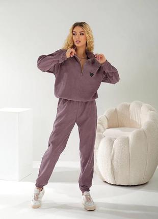 Прогулочный костюм из велвета