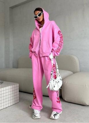 Женский спортивный костюм