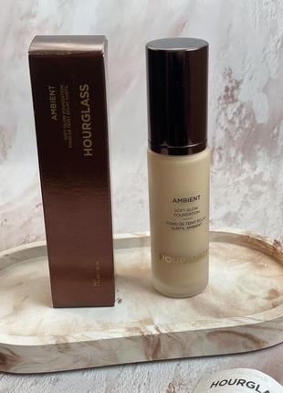 Невагомий тональний крем hourglass ambient soft glow foundation відтінок 3 neutral