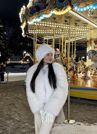 Шикарные короткие белые шубки