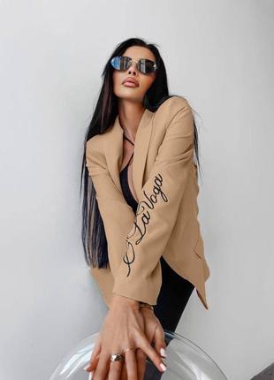 Жіночий подовжений піджак без підкладки з вишивкою на рукаві мод 870