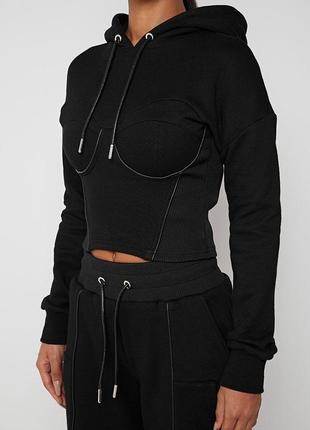 Чорне укорочене худі з корсетом manière de voir