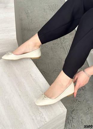 Зручні шкіряні мінімалістичні балетки