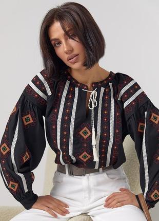 Жіноча вишиванка