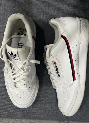 Adidas кросівки