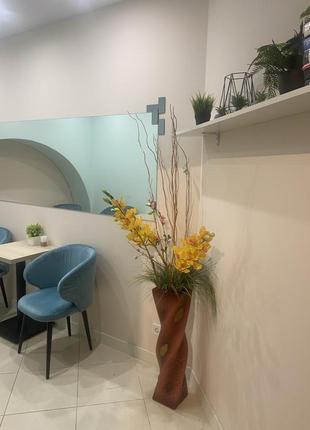 Ваза с гладиолусами