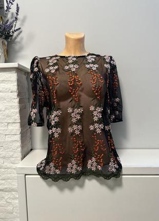 Блузка з вишивкою