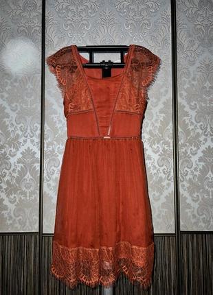 Нежное шелковое платье naf naf на 8 марта