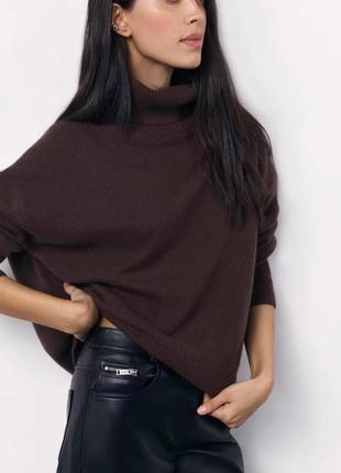 Шоколадний вовняний светр з коміром