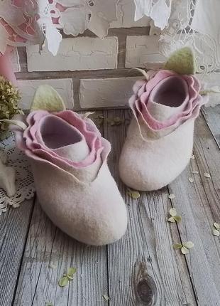 Валяные тапочки розы, домашняя обувь
