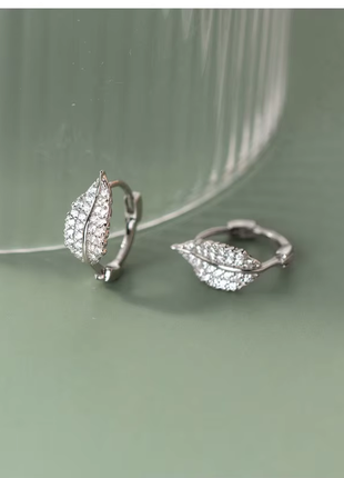 Серебряные серьги "сверкающие листья"