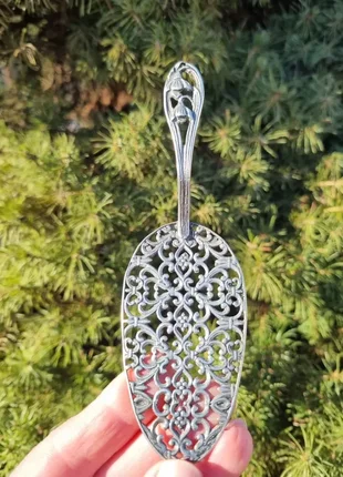 Старинная лопатка для сервировки небольших десертов