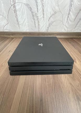 Продам ігрову приставку sony playstation 4 pro (1tb)