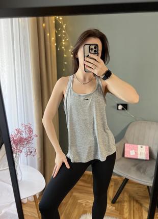 Сіра спортивна майка nike