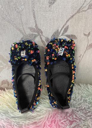 Детские босоножки с пайетками