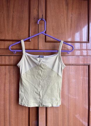 Спортивна жіноча майка