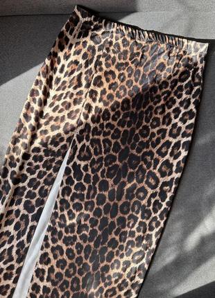 Леопардовая юбка макси с разрезом