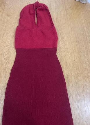 Шикарное платье из шерсти с открытыми плечами