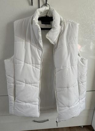 Жилетка с капюшоном
