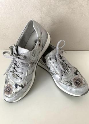 Брендові кросівки з натуральної шкіри