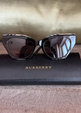 Солнцезащитные очки burberry