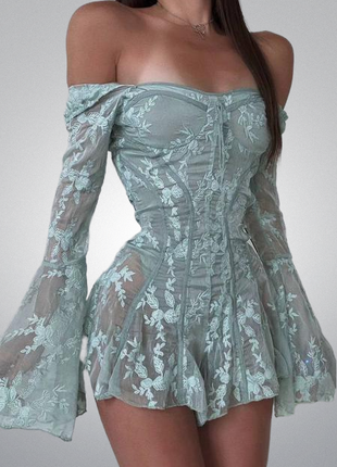 Розпродаж ромпер prettylittlething сукня з шортами