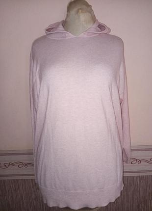 Нежный,мягкий,приятный свитер с капюшоном оверсайз.