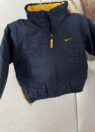Курточка від nike