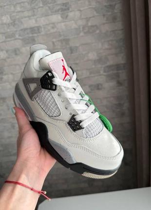 Deze Jordan top kost 4 retro