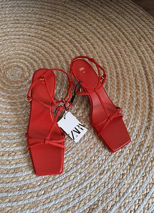 Босоножки кожа zara