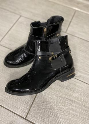 Лакированные сапоги