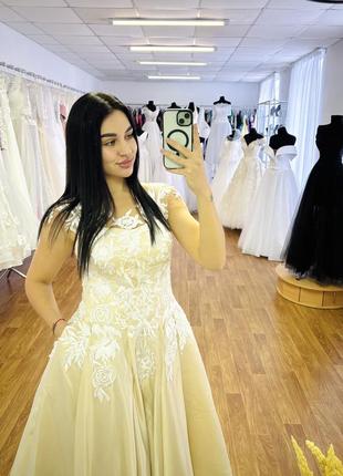 Королівська весільна сукня4 фото