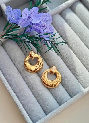 Avon "scalloped doorknocker puffy hoop" винтажные серьги, золотистые, бренд, винтаж