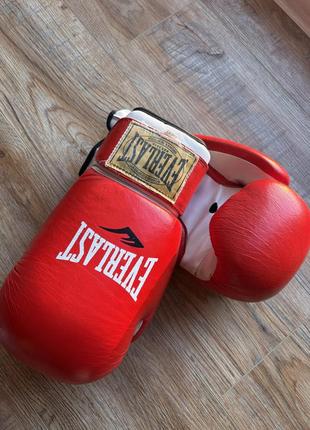Боксерские перчатки everlast