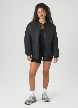 Стильний бомбер з утепленням із шерпи forever 21