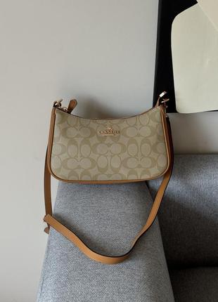 Сумка coach teri caramel shoulder bag in signature canvas