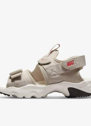 Спортивные бежевые сандалии на липучке nike canyon