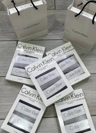 Нижня білизна calvin klein.