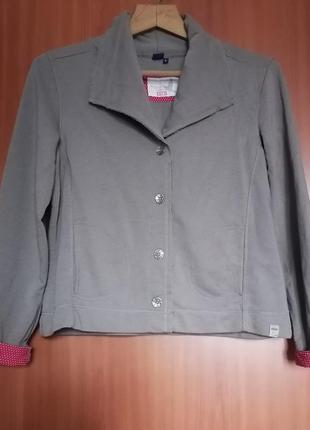 Жакет спортивного стилю